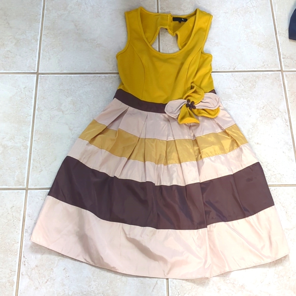 Women's size small Ryu mustard brown tan fall dress